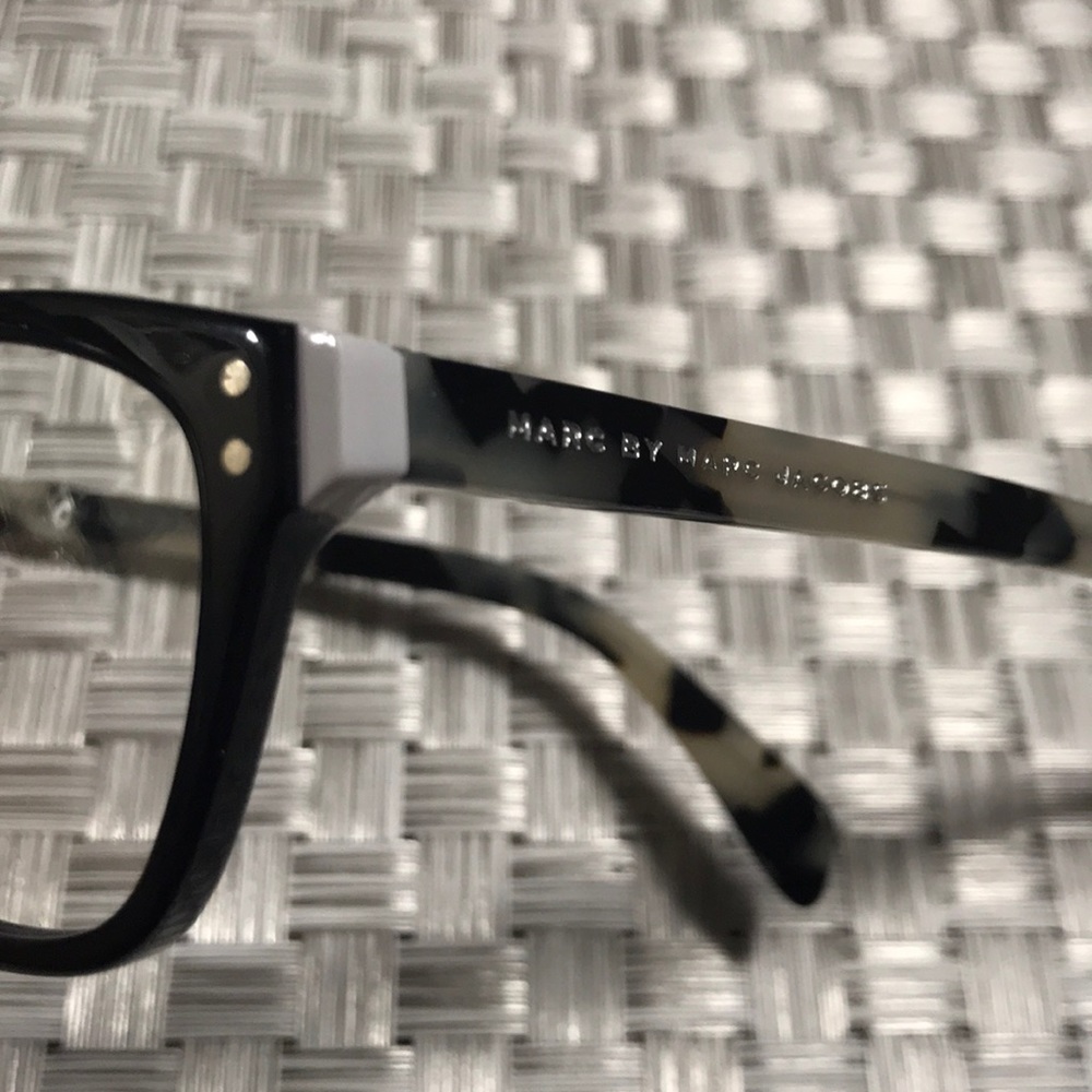 Marc by Marc Jacobs Frame - Picture 2 of 8